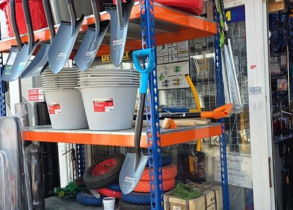 Стеллажи Профи-Т — надёжная основа для магазина стройматериалов